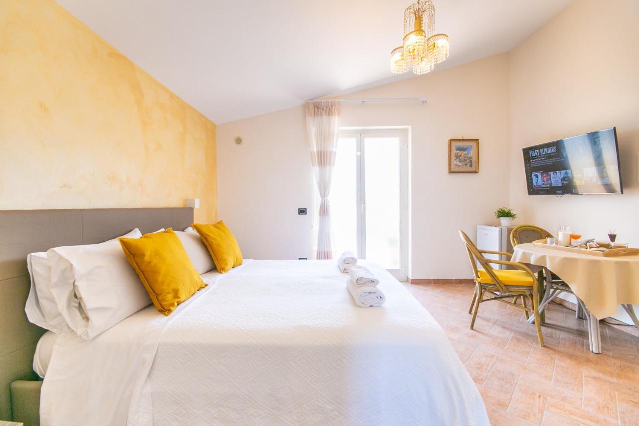 Perla Stabia Bed & Breakfast กาสเตลลัมมาเร ดิ สตาเบีย ภายนอก รูปภาพ