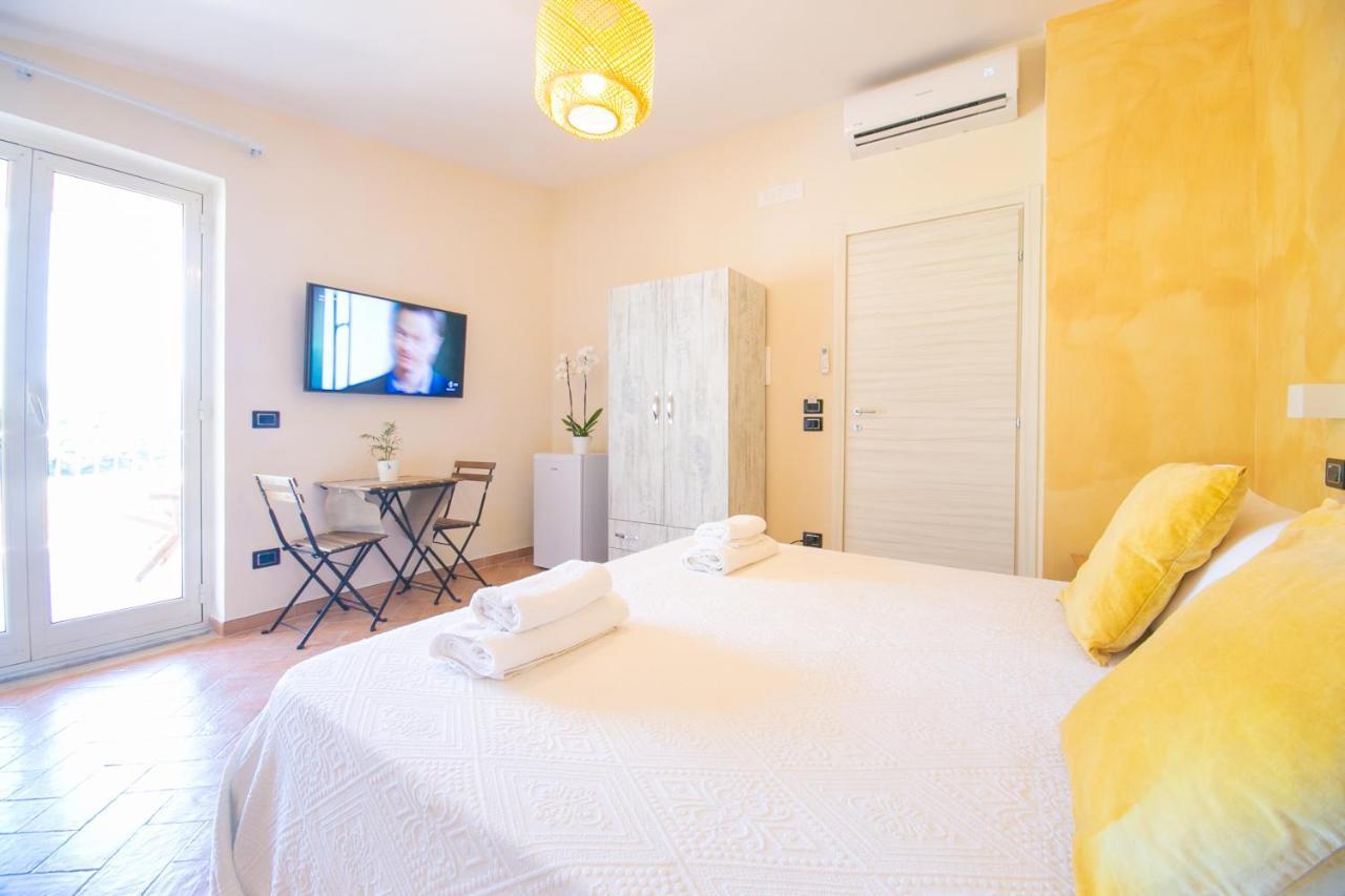 Perla Stabia Bed & Breakfast กาสเตลลัมมาเร ดิ สตาเบีย ภายนอก รูปภาพ